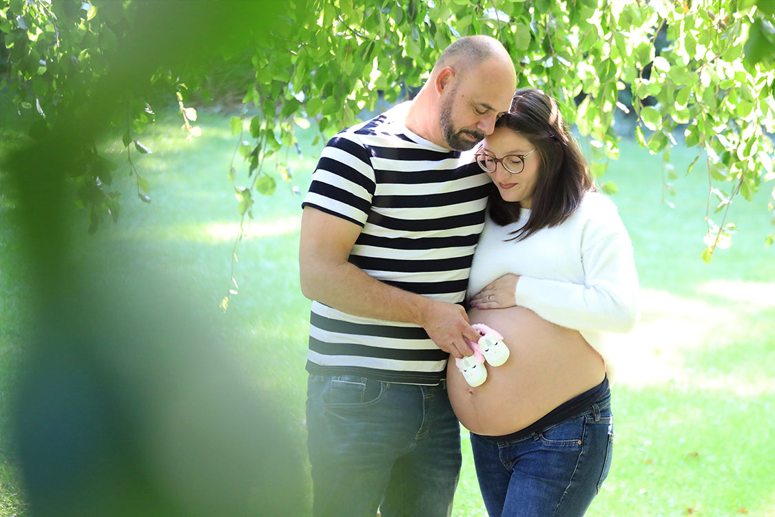 Tipp Babybauch Shooting mit Partner, als Paar, Jeans, Fotograf Sarah Jabs