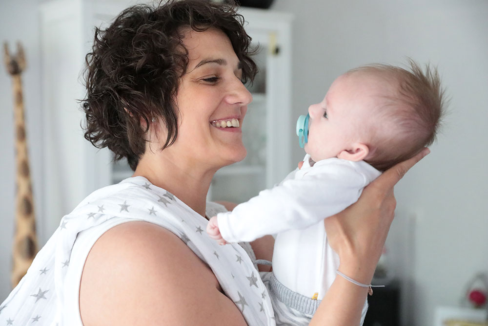 Babyshooting, Bilder Alltag zuhause, Mutter Baby lachen, Fotograf Hamm, Sarah Jabs Babyshooting, Bilder Alltag zuhause, Mutter Baby lachen, Fotograf Hamm, Sarah Jabs
