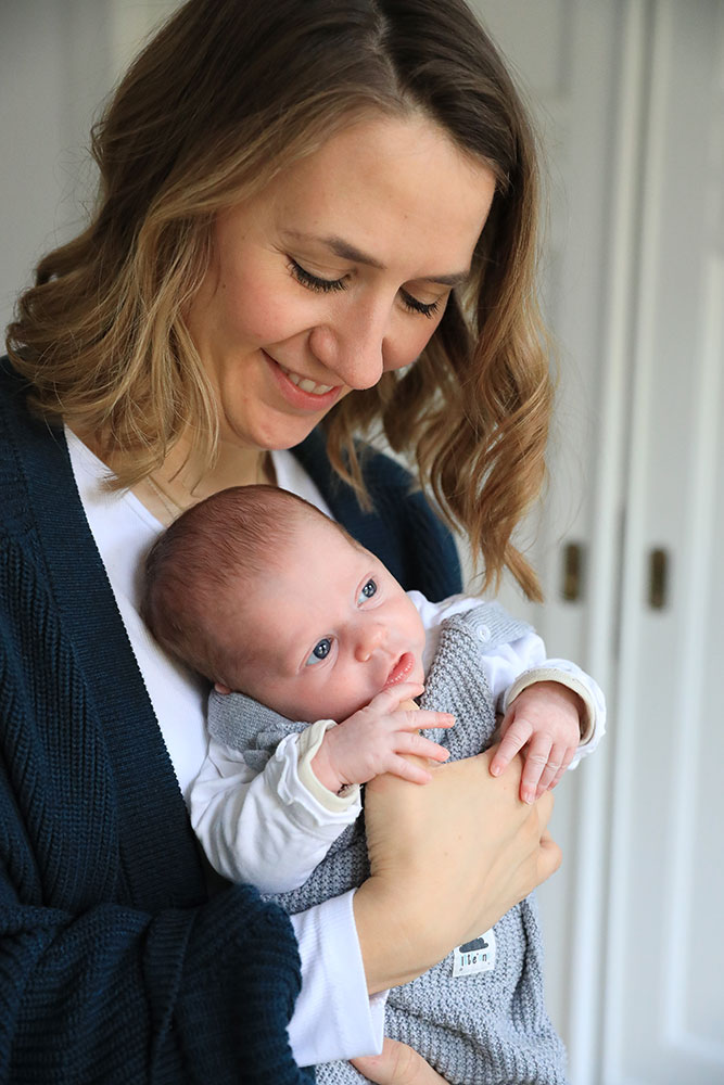 Babyshooting Ideen, Baby auf dem Arm Mutter, Fotografin Sarah Jabs Herdecke Babyshooting Ideen, Baby auf dem Arm Mutter, Fotografin Sarah Jabs Herdecke
