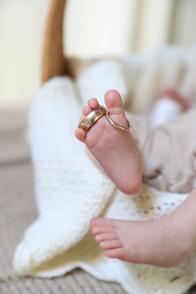 Babyshooting Tipps und Idee, Babyfüße Baby Fuß Ringe Eheringe, Fotograf Hagen, Sarah Jabs Babyshooting Tipps und Idee, Babyfüße Baby Fuß Ringe Eheringe, Fotograf Hagen, Sarah Jabs
