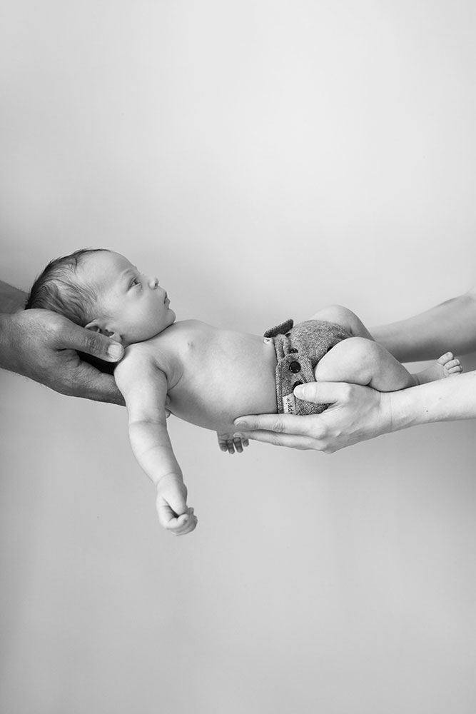 Kreative Ideen Babyshooting, Baby Eltern Hände, Schwarz Weiß Fotoshooting, Fotograf NRW Sarah Jabs Kreative Ideen Babyshooting, Baby Eltern Hände, Schwarz Weiß Fotoshooting, Fotograf NRW Sarah Jabs