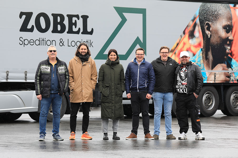 Benefiz Spenden Einnahmen Menschen, Neven Subotic, Fotografin Sarah Jabs Benefiz Spenden Einnahmen Menschen, Neven Subotic, Fotografin Sarah Jabs