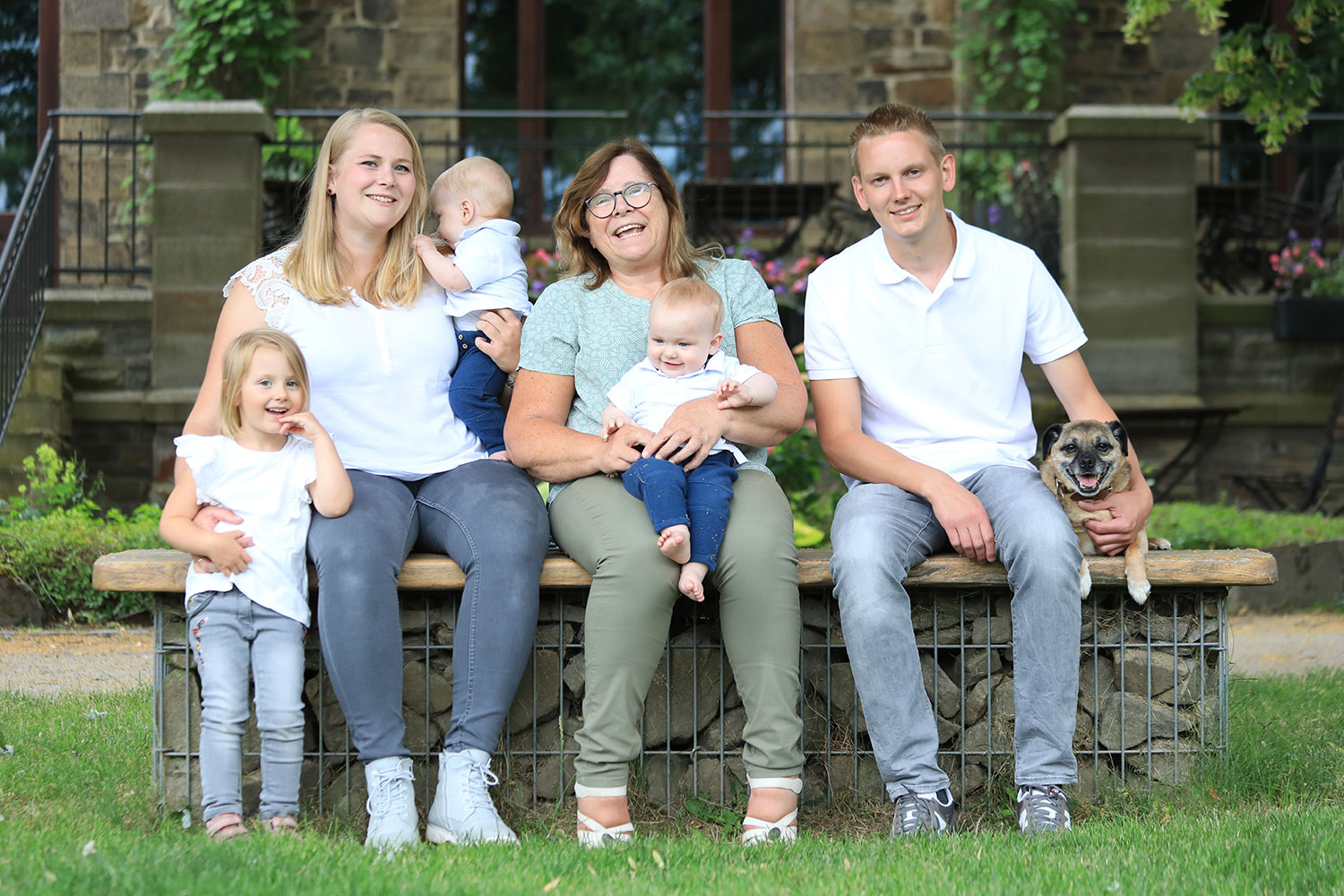 Familien Fotoshooting Baby Kinder Oma Eltern, Familie Generationen, Fotograf Gelsenkirchen, Sarah Jabs Familien Fotoshooting Baby Kinder Oma Eltern, Familie Generationen, Fotograf Gelsenkirchen, Sarah Jabs