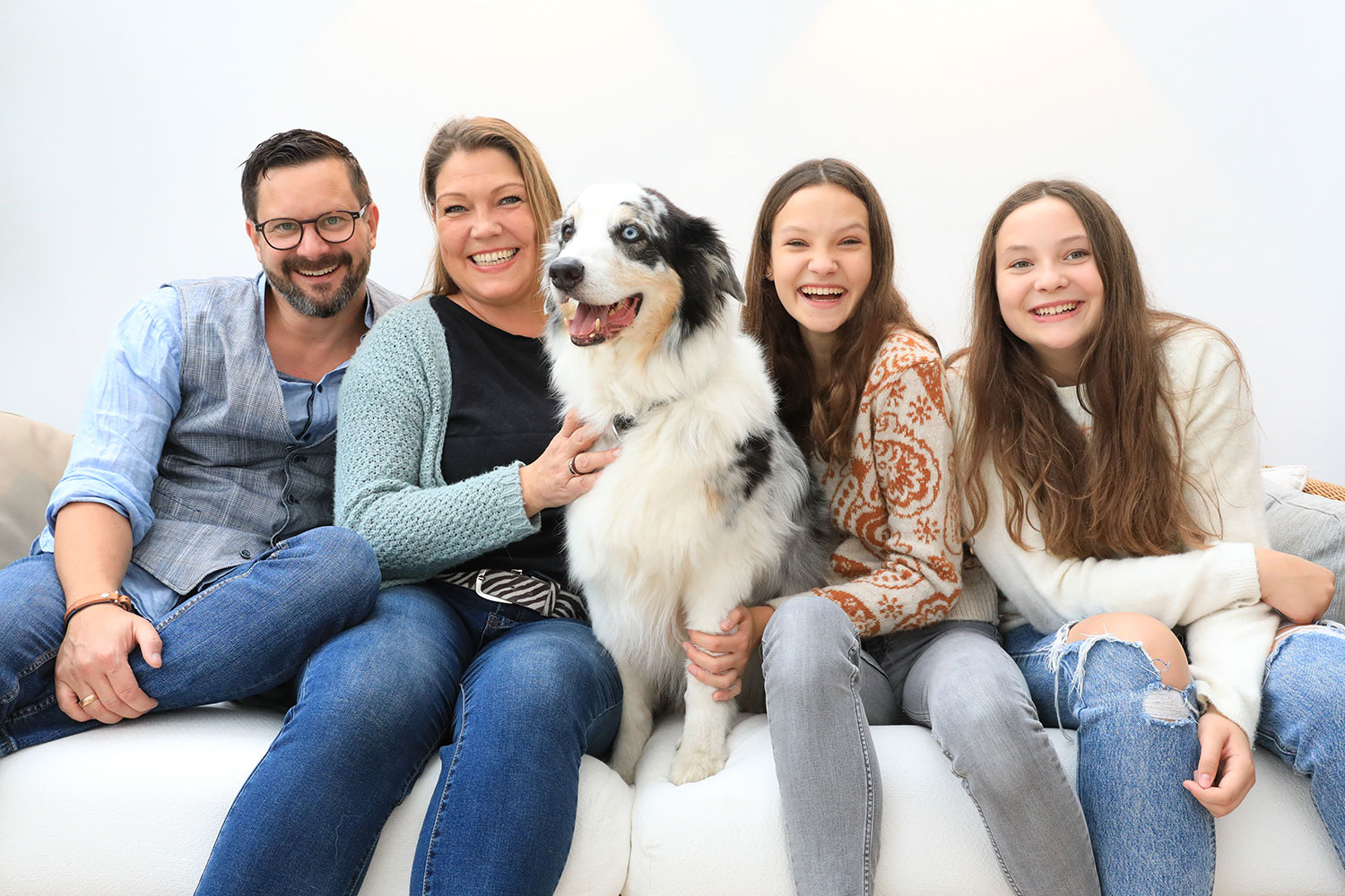 Familien Fotoshooting zuhause mit Hund, Fotograf Hamm, Sarah Jabs Familien Fotoshooting zuhause mit Hund, Fotograf Hamm, Sarah Jabs