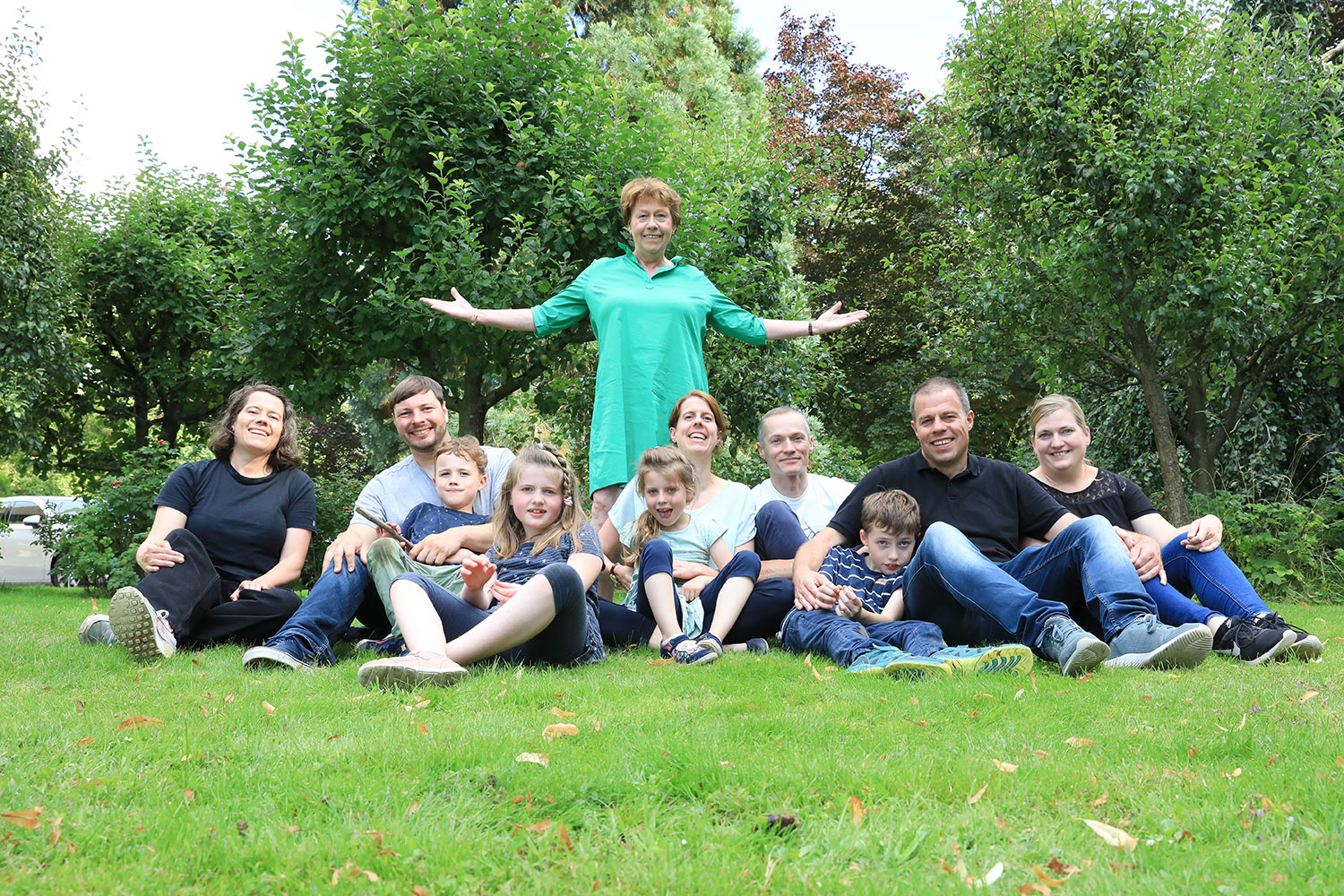 Posen Familien Fotoshooting Natur Großfamilie Generationen, Fotograf Sprockhövel, Sarah Jabs Posen Familien Fotoshooting Natur Großfamilie Generationen, Fotograf Sprockhövel, Sarah Jabs