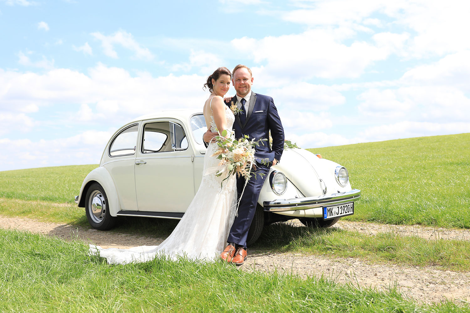 Brautpaarshooting Inspiration Posen, Szene Auto, Fotografen Sarah Jabs