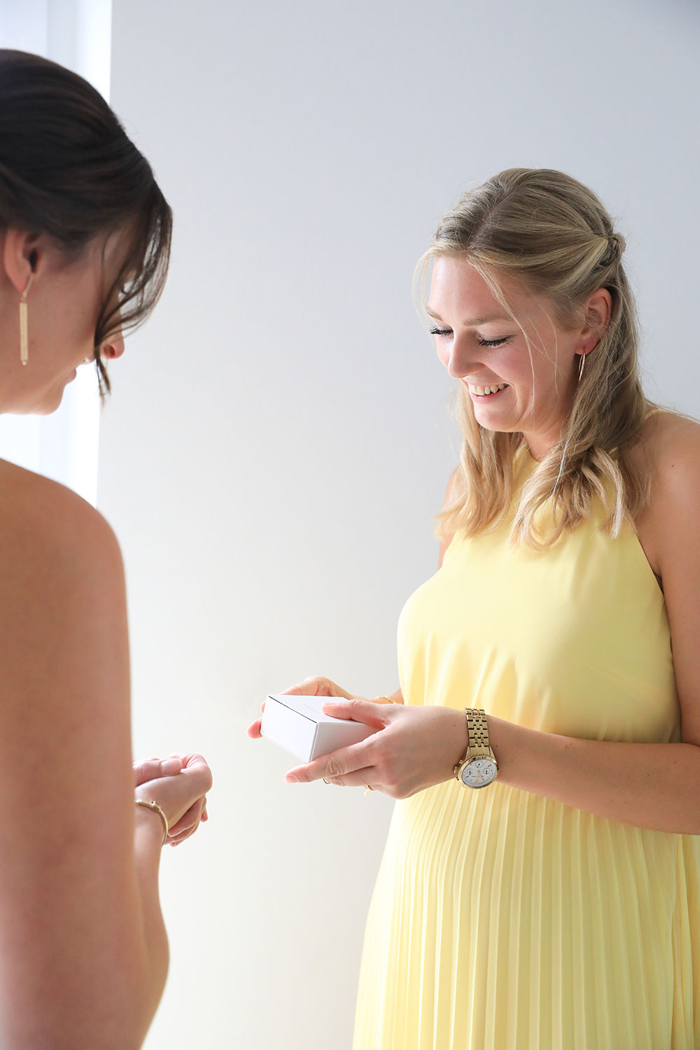 Getting Ready Braut Brautjungfern, Hochzeitsbrauch etwas neues, Fotografin Sarah Jabs