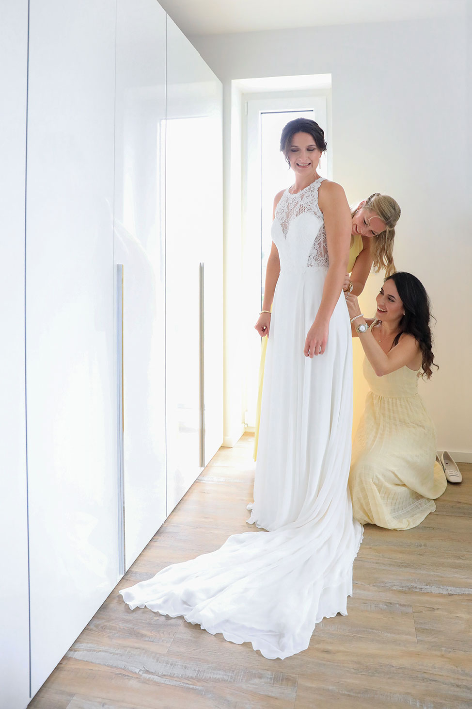 Getting Ready, Braut Brautjungfern, Kleid Brautkleidung, Fotografin Sarah Jabs