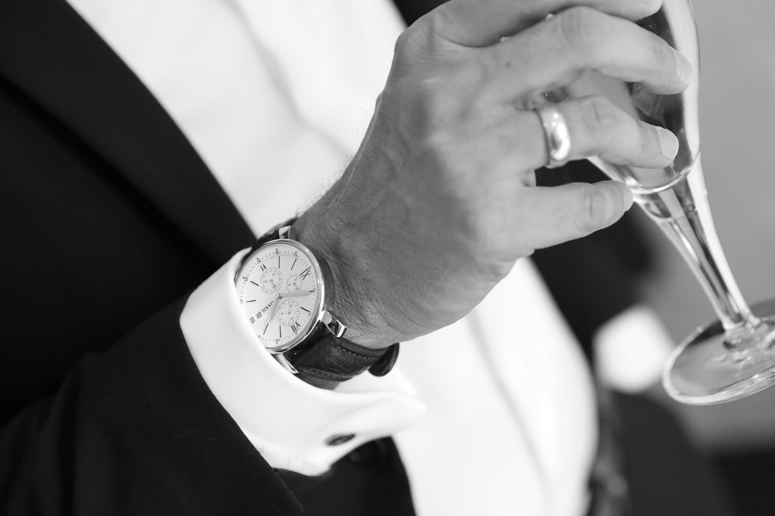 Getting Ready Fotos Bräutigam, Sekt Ring Uhr, Hochzeit Fotograf Sarah Jabs