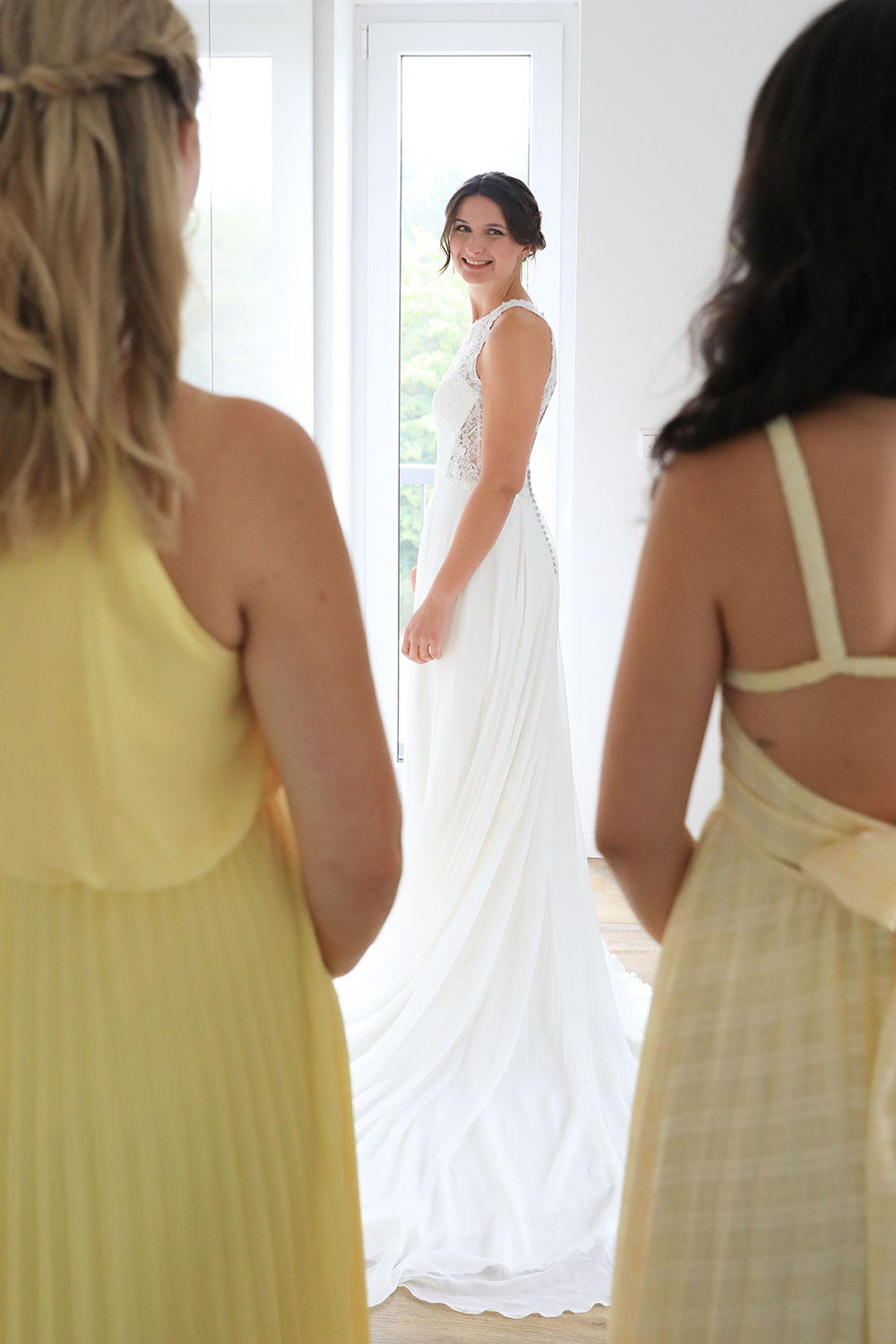 Getting Ready Hochzeit, Braut Brautkleid Brautjungfern, Fotograf Sarah Jabs