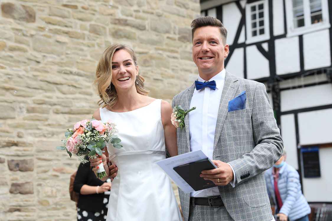 Hochzeitsfotograf aus Wetter (Ruhr) für die standesamtliche, freie und kirchliche Trauung Hochzeitsfotograf aus Wetter (Ruhr) für standesamtliche Trauung, freie Trauung, kirchliche Trauung