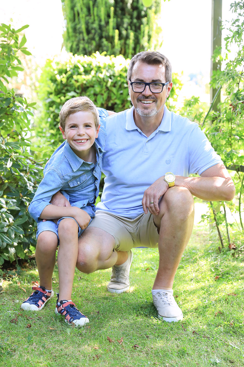 Kinderfotos Kind Papa, Fotoshooting Garten draußen Ideen, Fotograf Hamm, Sarah Jabs Kinderfotos Kind Papa, Fotoshooting Garten draußen Ideen, Fotograf Hamm, Sarah Jabs