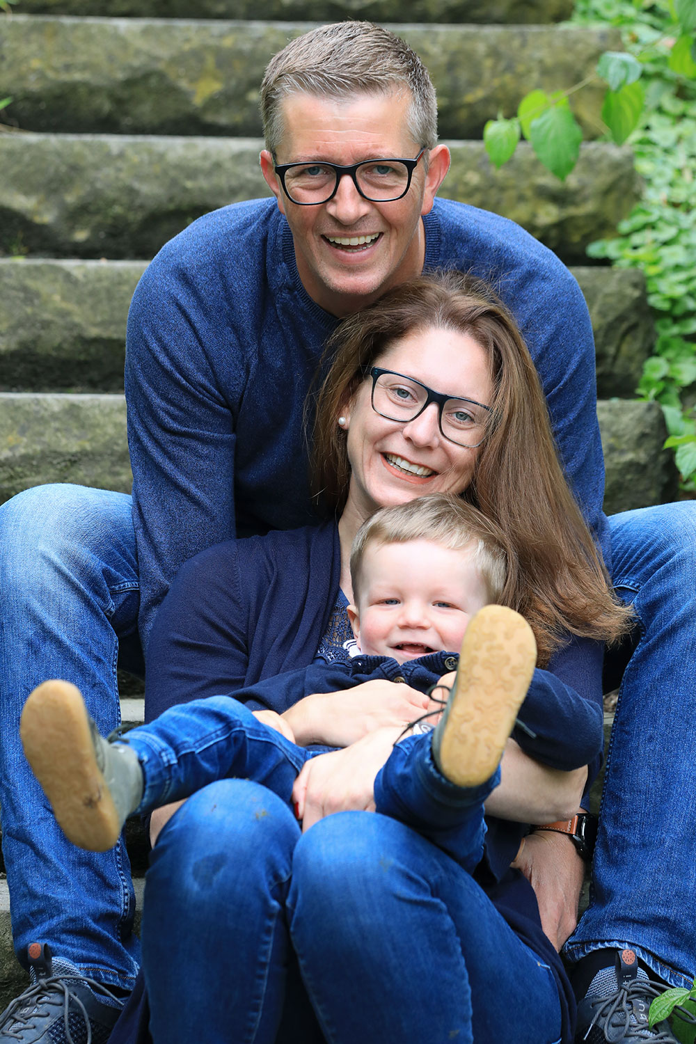Outfit Familienshooting, Kind Mama Papa Eltern draußen, Fotograf Wetter Ruhr, Sarah Jabs Outfit Familienshooting, Kind Mama Papa Eltern draußen, Fotograf Wetter Ruhr, Sarah Jabs