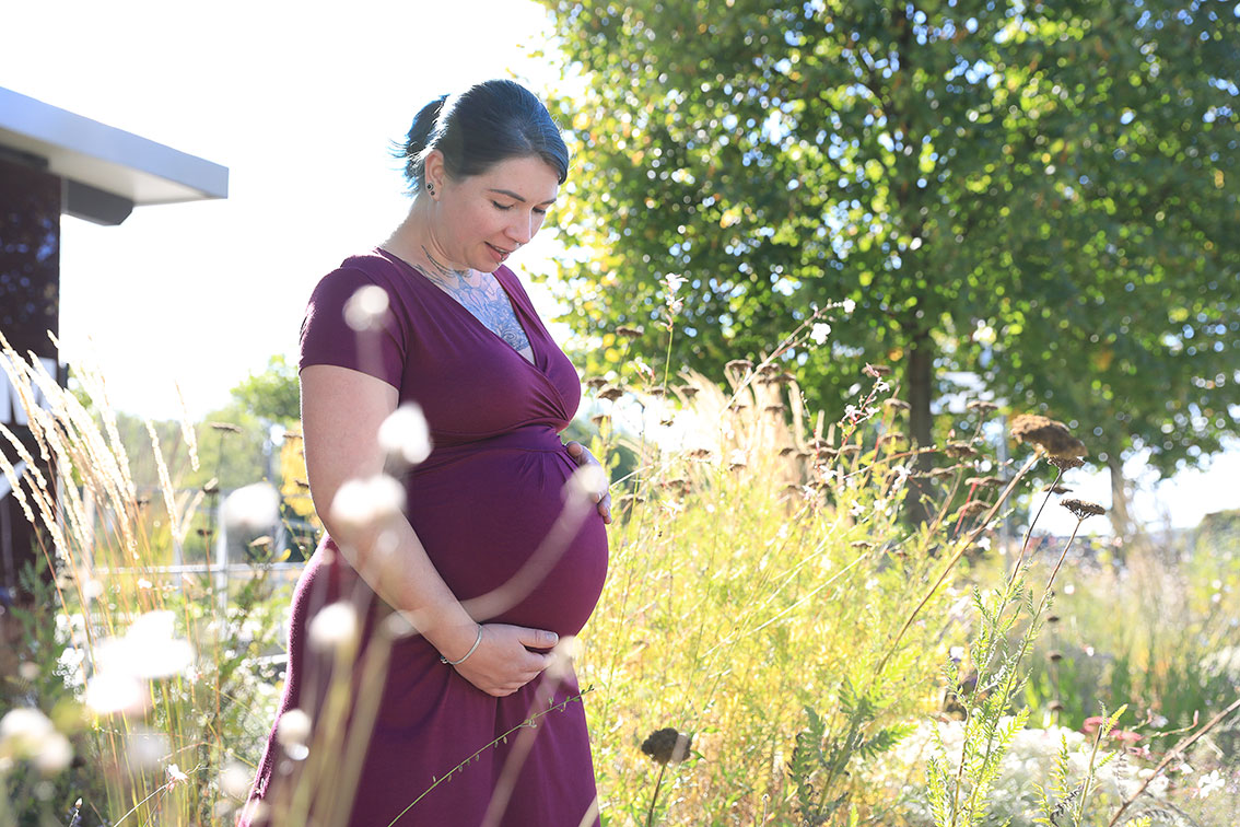 Ab wann Babybauch Shooting wann? Beispiel 34 Schwangerschaftswoche, Fotograf Sarah Jabs